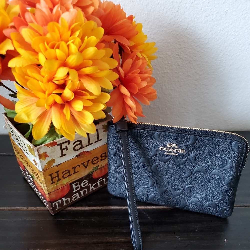 ‼️ SOLD ‼️NWT black Coach wristlet
